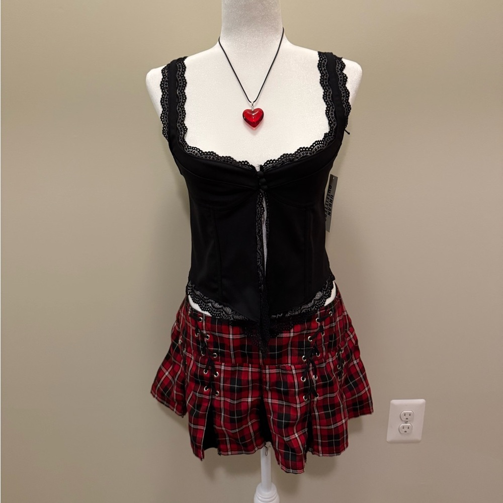 urban outfitters black lace open front corset style top. NWT Marked size M.